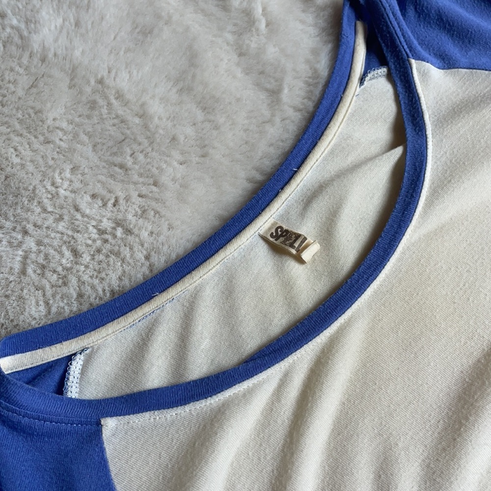 Spell | Folk Town Raglan | M - Picture 13 of 17
